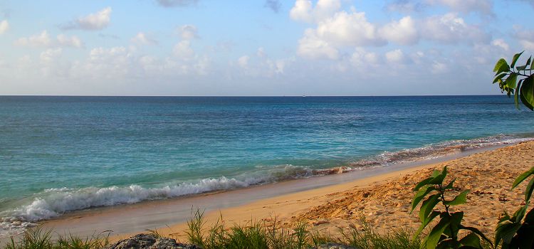 Walk on golden sands & bathe in turquoise waters! Walk on golden sands & bathe in turquoise waters!